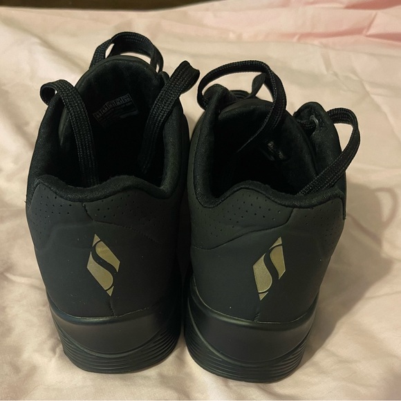 Black 9.5 Skechers Street Shoes with Air Cooled Memory Foam - Picture 4 of 7